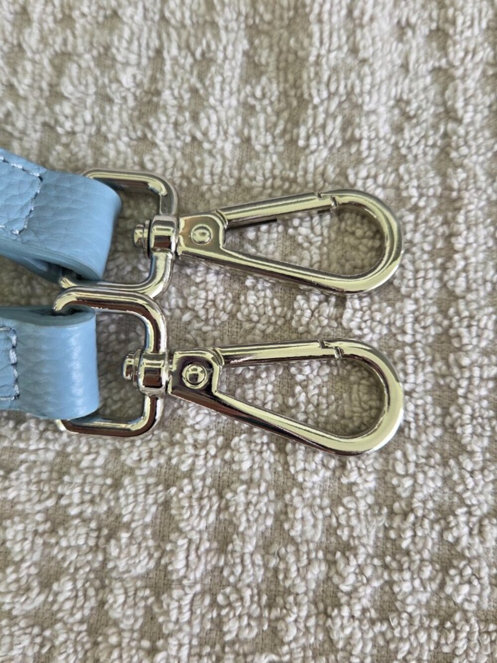 Iswee Genuine Leather Handbag Featuring a Top Handle Design - Robin Egg Blue - Picture 10 of 16